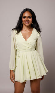 Raya – Pastellgrünes Wickelkleid
