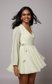 Raya – Pastellgrünes Wickelkleid